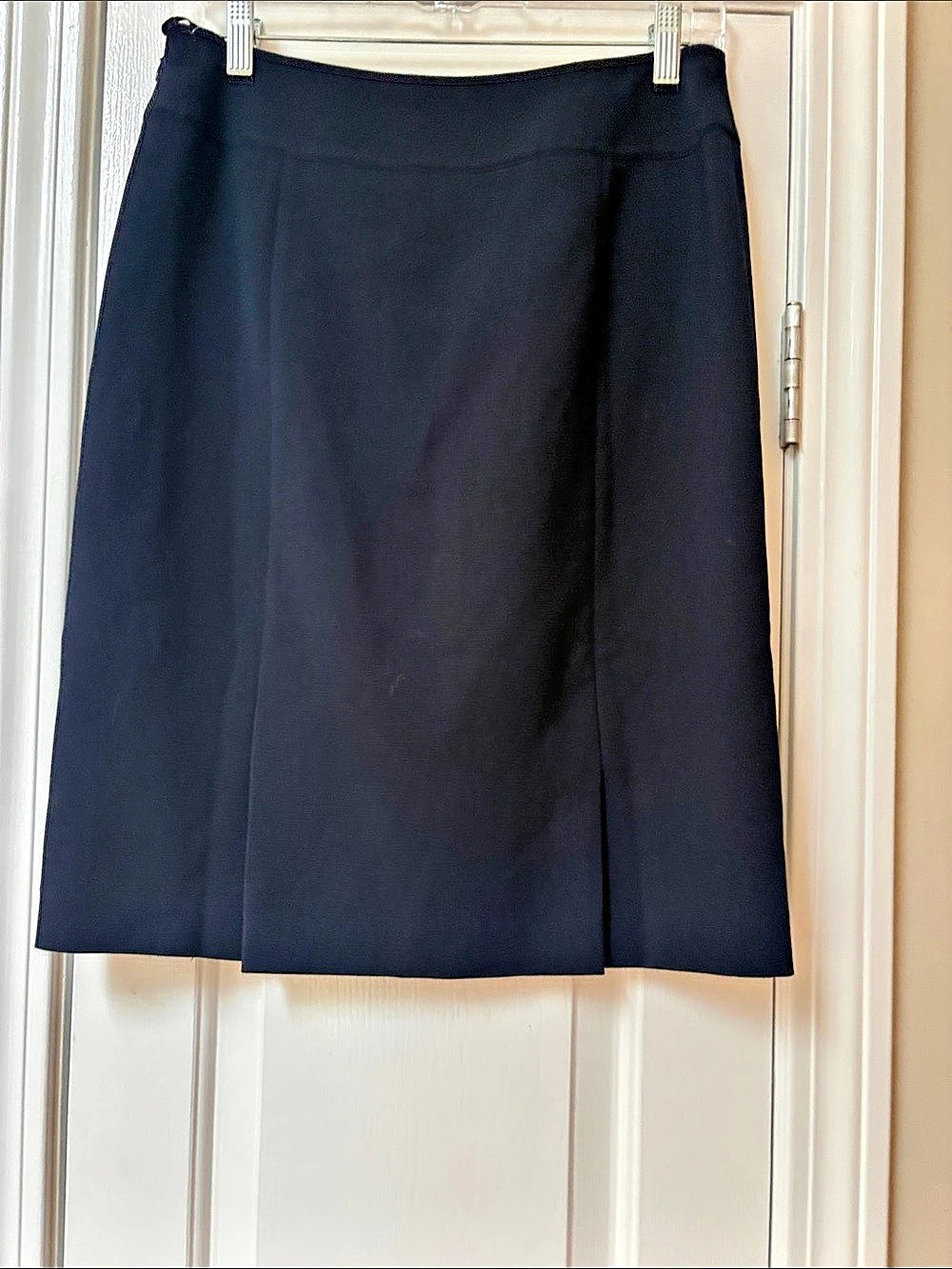 Tahari Pencil Skirt in navy Size 4 NWT